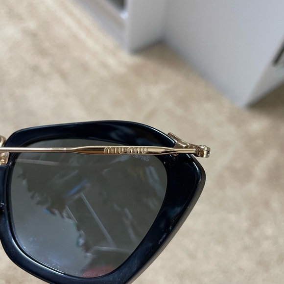 Miu Miu sunglasses - Picture 4 of 5